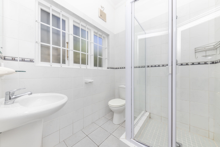 To Let 4 Bedroom Property for Rent in Kenilworth Upper Western Cape